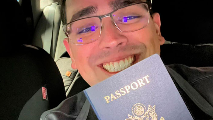 Meu filho descobriu que o passaporte dele estava vencido… | Figure out x Find out | Inglês Todos os Dias #580